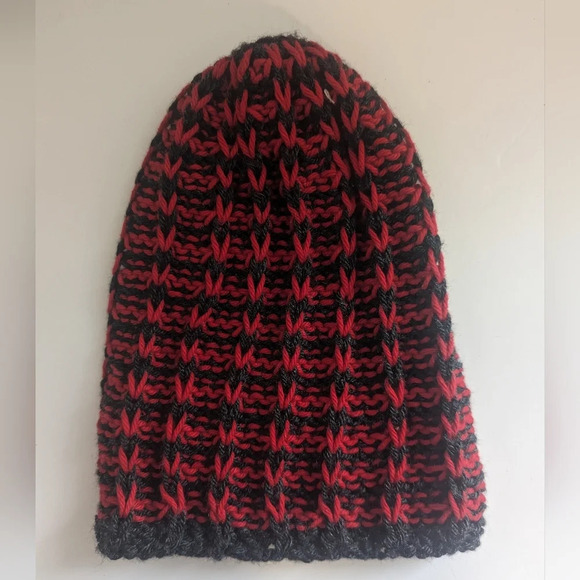 Red and Black Handmade Knitted Hat Touque - Picture 1 of 6